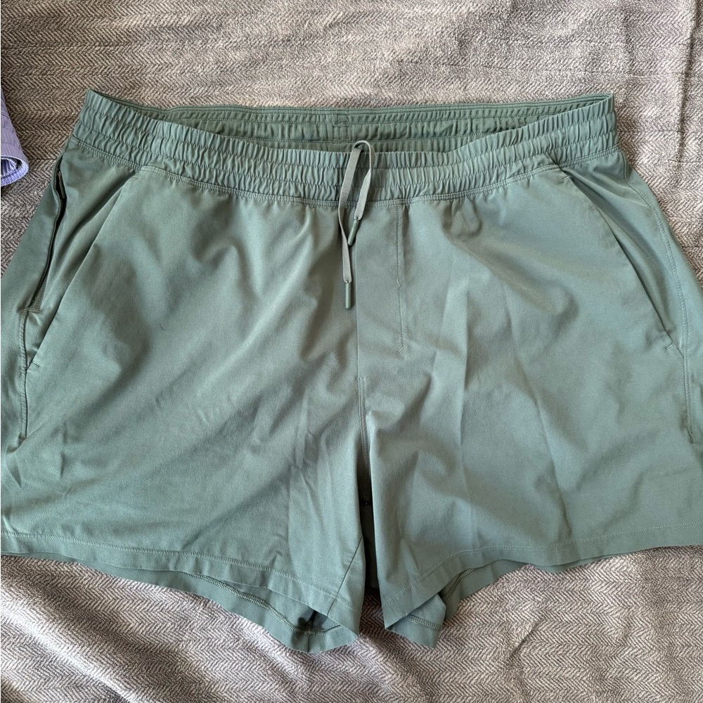 lululemon athletica Pacebreaker shorts 5”